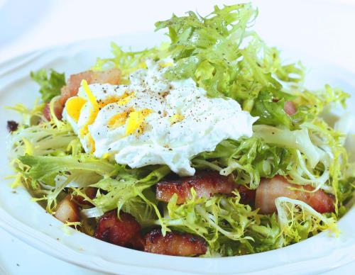 Frisée (“free-ZAY”)